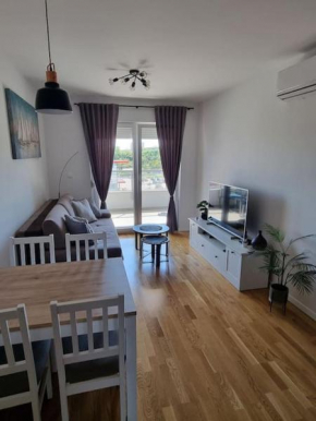 Apartment with Seaview + Private Garage Parking